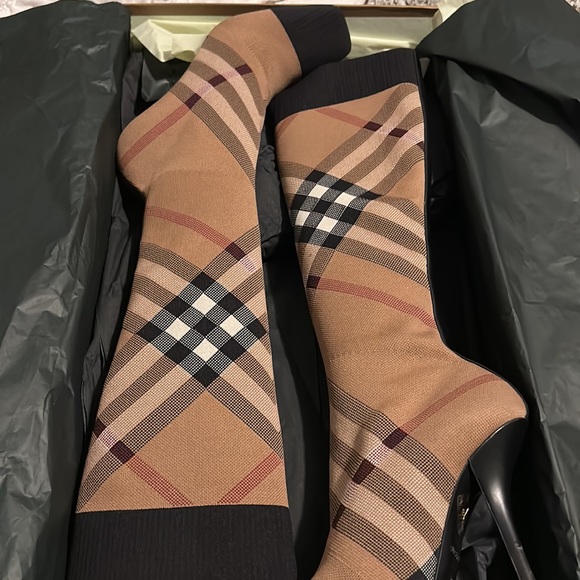 Burberry knee boot - Picture 7 of 8